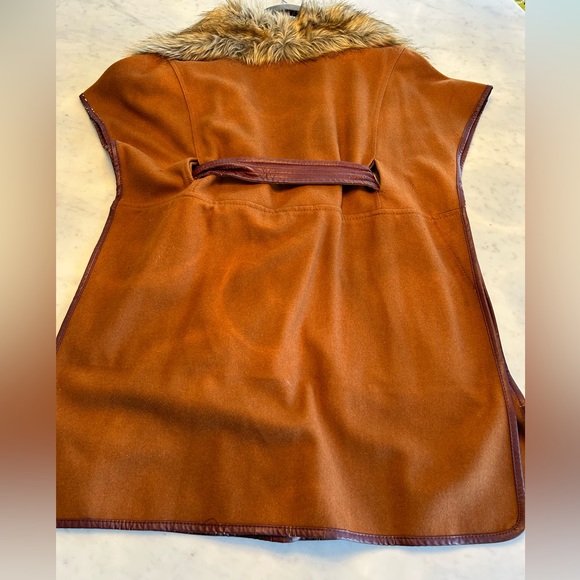 BCBG rust colored Cape NWT - Picture 3 of 6